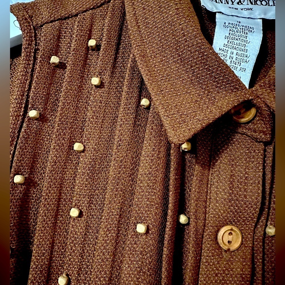 Vintage sleeveless Danny & Nicole top with wooden bead embellishments. - Picture 4 of 5